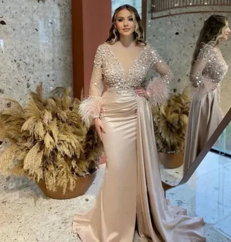 Lüks Boncuklu Tüyler balo kıyafetleri Uzun Kollu Trompet Mermaid Şampanya Saten Arapça Kadın Parti Abiye giyim 2023